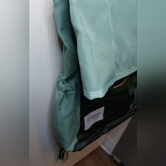 Doterra Convention Backpack 2020 Mint & Dark Purple Lining 6 Pockets NWOT - Picture 8 of 12
